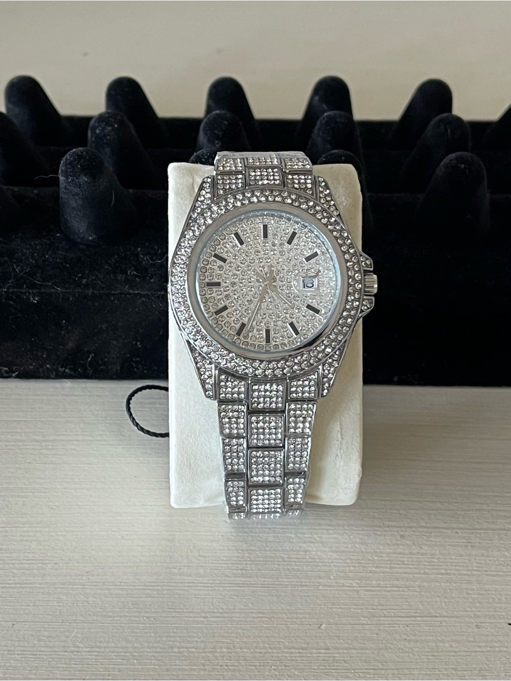 Silver Tone Crystal Men's Watch - Elegant Design